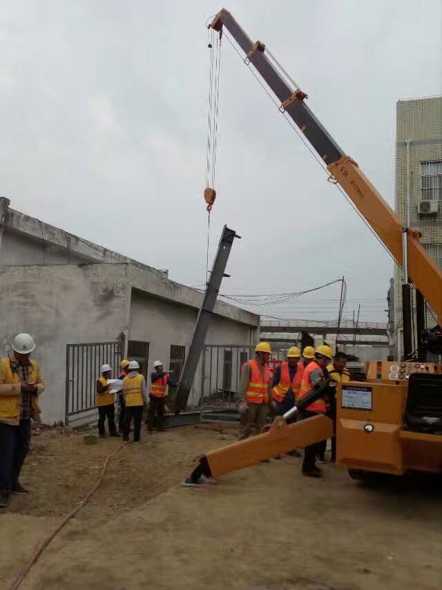 履带式起重机图片